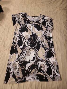 Espresso Women's Plus Size 1X Black and Tan Swirl Floral Print Tunic Top